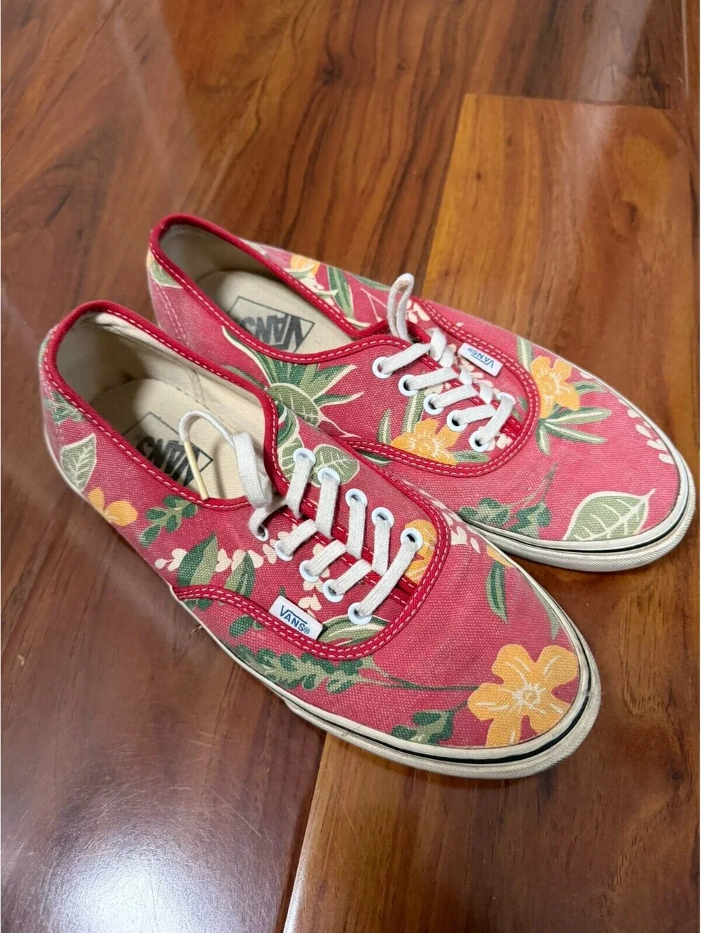 Van Doren Red Hawaiian Floral Print Canvas Sneaker Shoe Men Size 7.5 Women 9